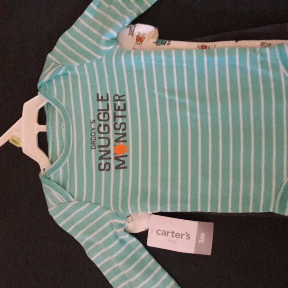 2 Carter's baby outfit size 3m green white and grey